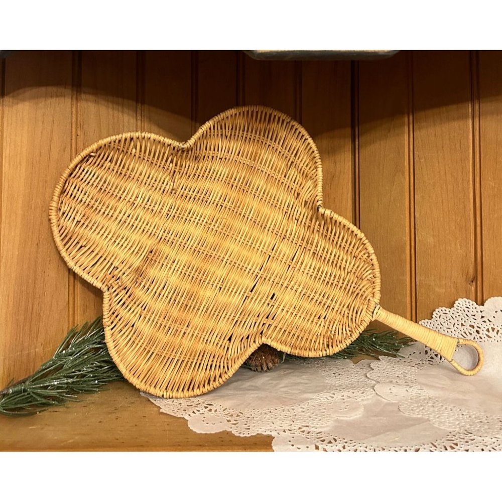 Vintage Woven Rattan Clover-Shaped Wall Decor Serving Basket Unique Shape Cottag